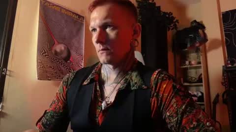 Snapshot of paul_razor chatting on 07/12/26, 01:57 Paul online show from 07/12/26, 01:57