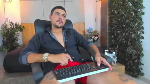 Snapshot of paul_rivera chatting on 02/24/25, 09:31 Paul Rivera online show from 02/24/25, 09:31