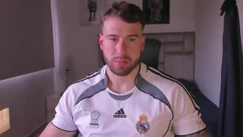 Snapshot of paul_roger chatting on 03/22/26, 04:54 PAUL ROGER online show from 03/22/26, 04:54