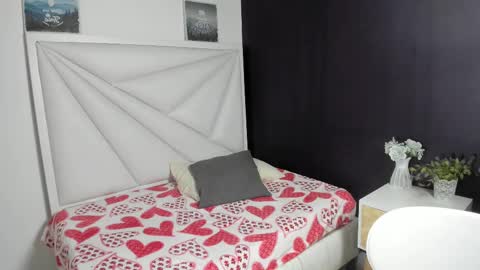 Paula online show from 09/12/25, 02:28