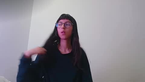 Snapshot of paulainblue chatting on 12/21/25, 09:55 online show from 12/21/25, 09:55