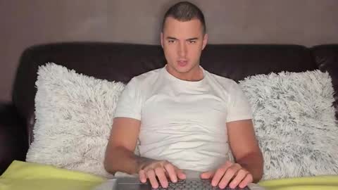 Snapshot of paulblack021 chatting on 11/02/25, 10:06 paulblack021 online show from 11/02/25, 10:06