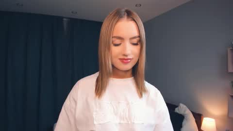 Snapshot of paulettelafevre chatting on 09/09/25, 07:57 Eva online show from 09/09/25, 07:57