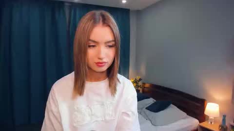 Snapshot of paulettelafevre chatting on 09/10/25, 07:47 Eva online show from 09/10/25, 07:47