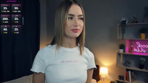 Snapshot of paulettelafevre chatting on 09/30/25, 07:08 Eva online show from 09/30/25, 07:08