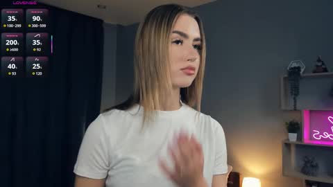 Snapshot of paulettelafevre chatting on 10/04/25, 07:12 Eva online show from 10/04/25, 07:12