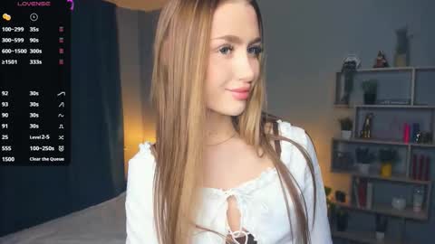 Snapshot of paulettelafevre chatting on 01/05/26, 07:17 Eva online show from 01/05/26, 07:17