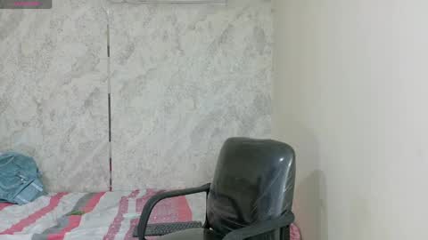 Snapshot of paulina_0_ chatting on 05/24/26, 01:27 paulina_0_ online show from 05/24/26, 01:27