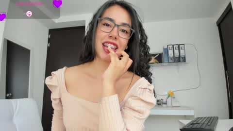 Snapshot of paulina_dossantos chatting on 04/03/26, 08:51 paulina online show from 04/03/26, 08:51