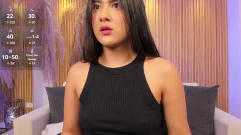 Snapshot of paulina_sweett chatting on 01/17/25, 10:44 Paulina  online show from 01/17/25, 10:44