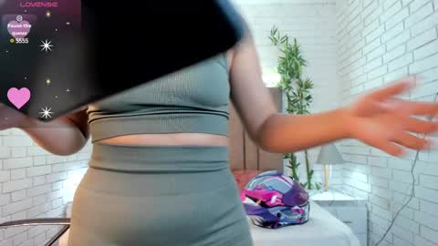 Snapshot of paulina_sweett chatting on 03/05/25, 12:44 Paulina  online show from 03/05/25, 12:44