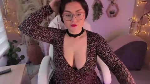 Estefania online show from 11/22/25, 02:05