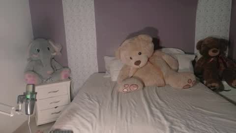 Snapshot of paulinawilliams chatting on 10/22/25, 04:40 paulina online show from 10/22/25, 04:40