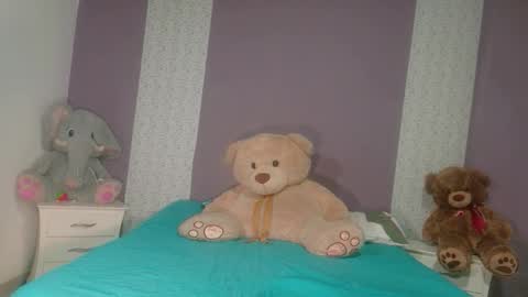 Snapshot of paulinawilliams chatting on 11/15/25, 02:35 paulina online show from 11/15/25, 02:35