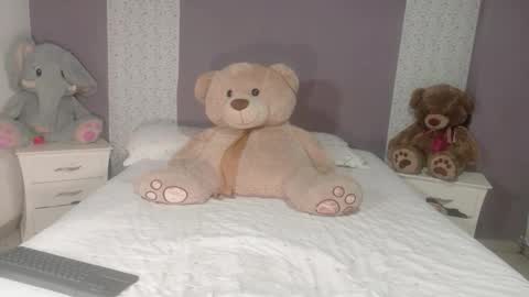 Snapshot of paulinawilliams chatting on 11/26/25, 05:14 paulina online show from 11/26/25, 05:14