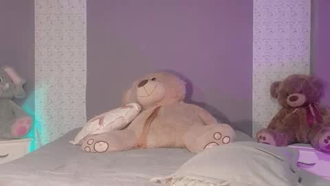 Snapshot of paulinawilliams chatting on 12/13/25, 07:53 paulina online show from 12/13/25, 07:53