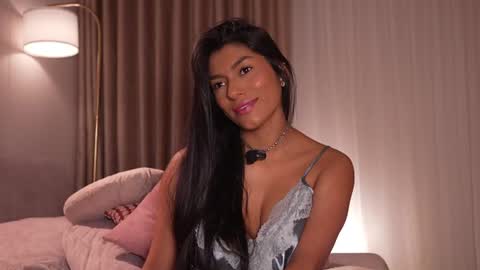 Snapshot of pauline_7 chatting on 06/20/26, 04:54 pauline_7 online show from 06/20/26, 04:54