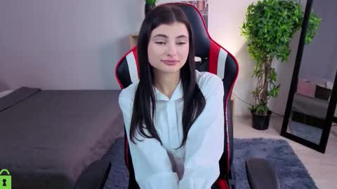 Pauline online show from 11/14/25, 07:34