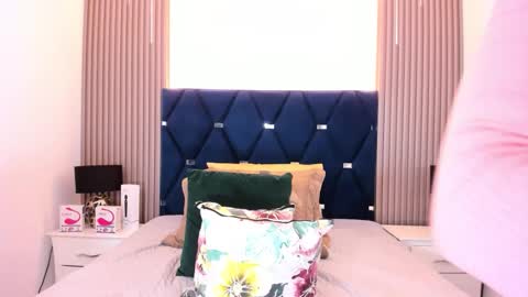 Pauline online show from 11/01/25, 01:29