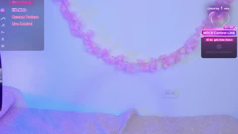 Snapshot of pauline_golden1 chatting on 02/02/25, 04:37 Pauline online show from 02/02/25, 04:37