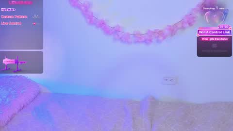 Snapshot of pauline_golden1 chatting on 02/07/25, 03:12 Pauline online show from 02/07/25, 03:12