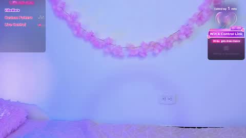 Snapshot of pauline_golden1 chatting on 02/13/25, 03:50 Pauline online show from 02/13/25, 03:50