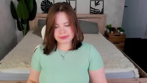 Snapshot of pauline_moore chatting on 04/23/26, 12:29 Erica online show from 04/23/26, 12:29