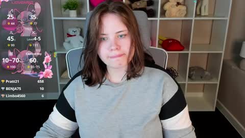 Snapshot of pauline_moore chatting on 04/25/26, 01:41 Erica online show from 04/25/26, 01:41