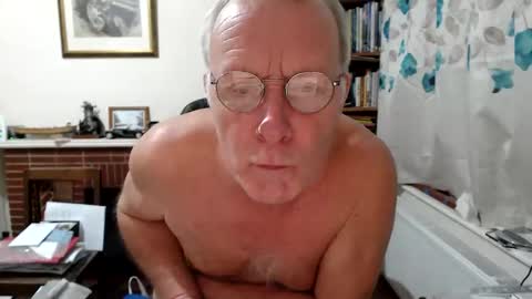 Snapshot of paull56r_ chatting on 12/20/25, 04:52 Hi Im Paul online show from 12/20/25, 04:52