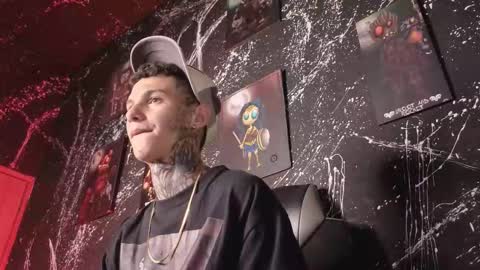 Snapshot of paulo527 chatting on 12/14/25, 04:51 Paulo online show from 12/14/25, 04:51