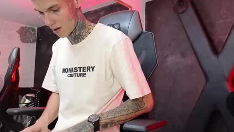 Snapshot of paulo527 chatting on 12/18/25, 09:32 Paulo online show from 12/18/25, 09:32