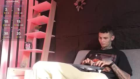 Snapshot of paulo527 chatting on 12/20/25, 08:49 Paulo online show from 12/20/25, 08:49