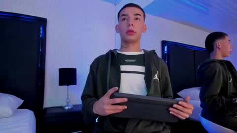 Snapshot of paulsaenz chatting on 04/28/26, 03:33 PaulSaenz online show from 04/28/26, 03:33