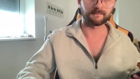 Snapshot of paulsimpsn chatting on 10/28/25, 01:25 love bush online show from 10/28/25, 01:25