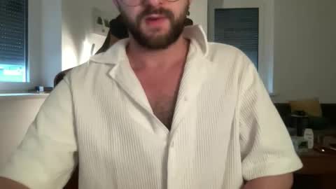 Snapshot of paulsimpsn chatting on 11/18/25, 06:51 love bush online show from 11/18/25, 06:51