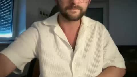 Snapshot of paulsimpsn chatting on 06/19/26, 05:28 love bush online show from 06/19/26, 05:28