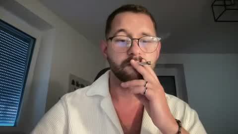 Snapshot of paulsimpsn chatting on 06/24/26, 05:17 love bush online show from 06/24/26, 05:17