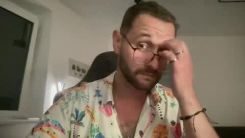 Snapshot of paulsimpsn chatting on 06/27/26, 07:52 love bush online show from 06/27/26, 07:52