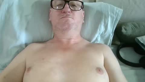 Snapshot of paulthehornyfurry chatting on 11/29/25, 04:43 Paul online show from 11/29/25, 04:43