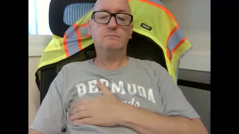 Snapshot of paulthehornyfurry chatting on 04/18/26, 07:40 Paul online show from 04/18/26, 07:40