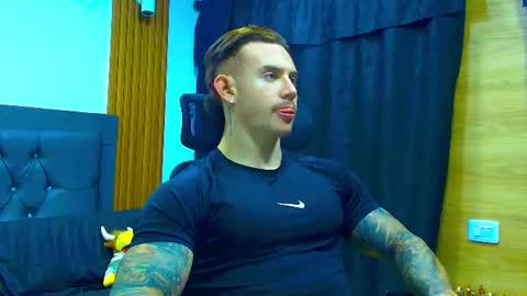 Snapshot of paulthompson_ chatting on 06/15/26, 05:31 Paul online show from 06/15/26, 05:31