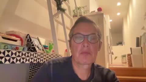 paulwill2377 online show from 12/15/25, 02:05