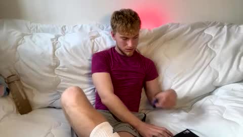 Snapshot of pavelrey chatting on 03/19/26, 01:04 Pavel online show from 03/19/26, 01:04