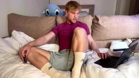 Snapshot of pavelrey chatting on 04/10/26, 04:55 Pavel online show from 04/10/26, 04:55