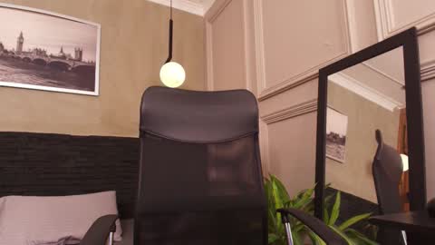 Pavlova online show from 09/21/25, 12:01