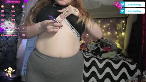 ArtsyHeartsyy online show from 12/13/24, 05:16