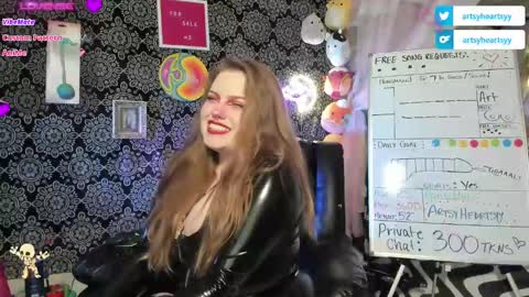 ArtsyHeartsyy online show from 12/24/24, 02:21