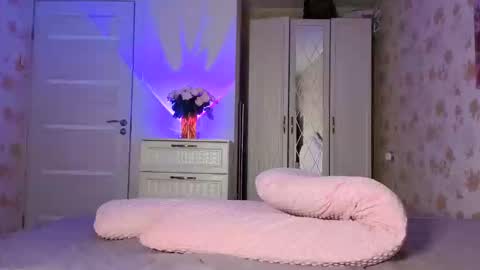 Snapshot of pawsclawss chatting on 12/20/25, 11:34 PawsClawss online show from 12/20/25, 11:34