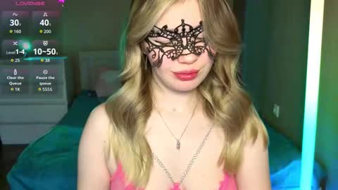 Snapshot of pawsclawss chatting on 02/18/26, 08:32 PawsClawss online show from 02/18/26, 08:32