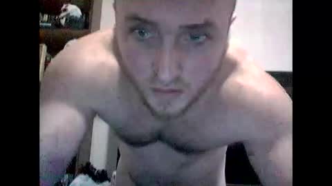 Snapshot of pbear1998 chatting on 12/17/25, 06:47 Pbear online show from 12/17/25, 06:47